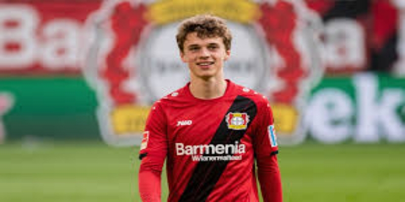 巴萨的转型阵痛：梅西的缺席与战术新思考- 雷速体育