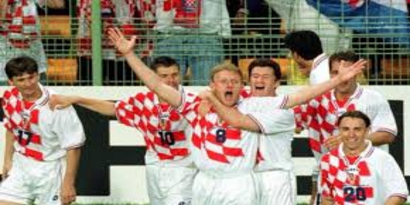 雷速体育战术板：三狮军团为何再次遭遇滑铁卢-雷速体育